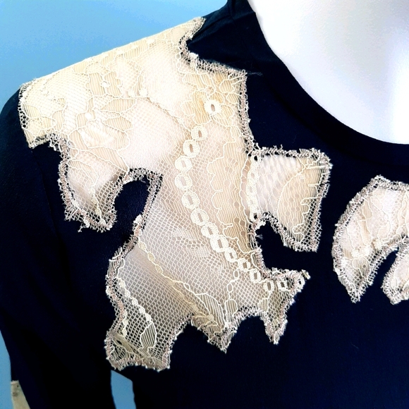 🅱️🅾️G🅾️ 100% Silk black top with lace cutout - Picture 4 of 13